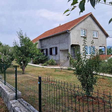 Apartman Lana Kijevo エクステリア 写真