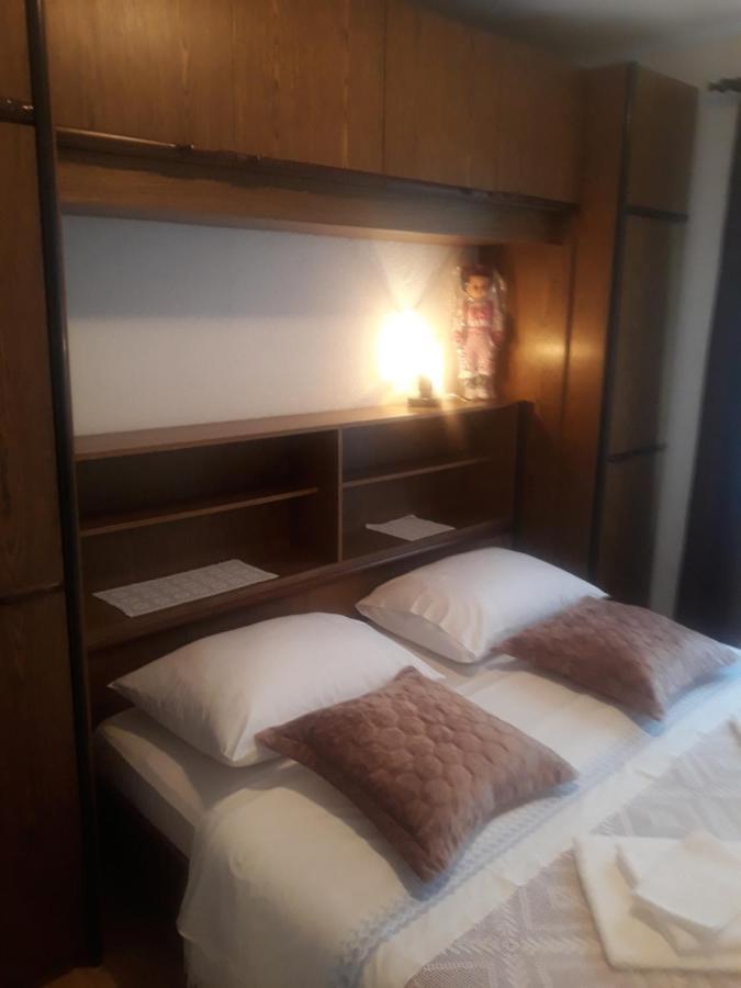 Apartman Lana Kijevo エクステリア 写真